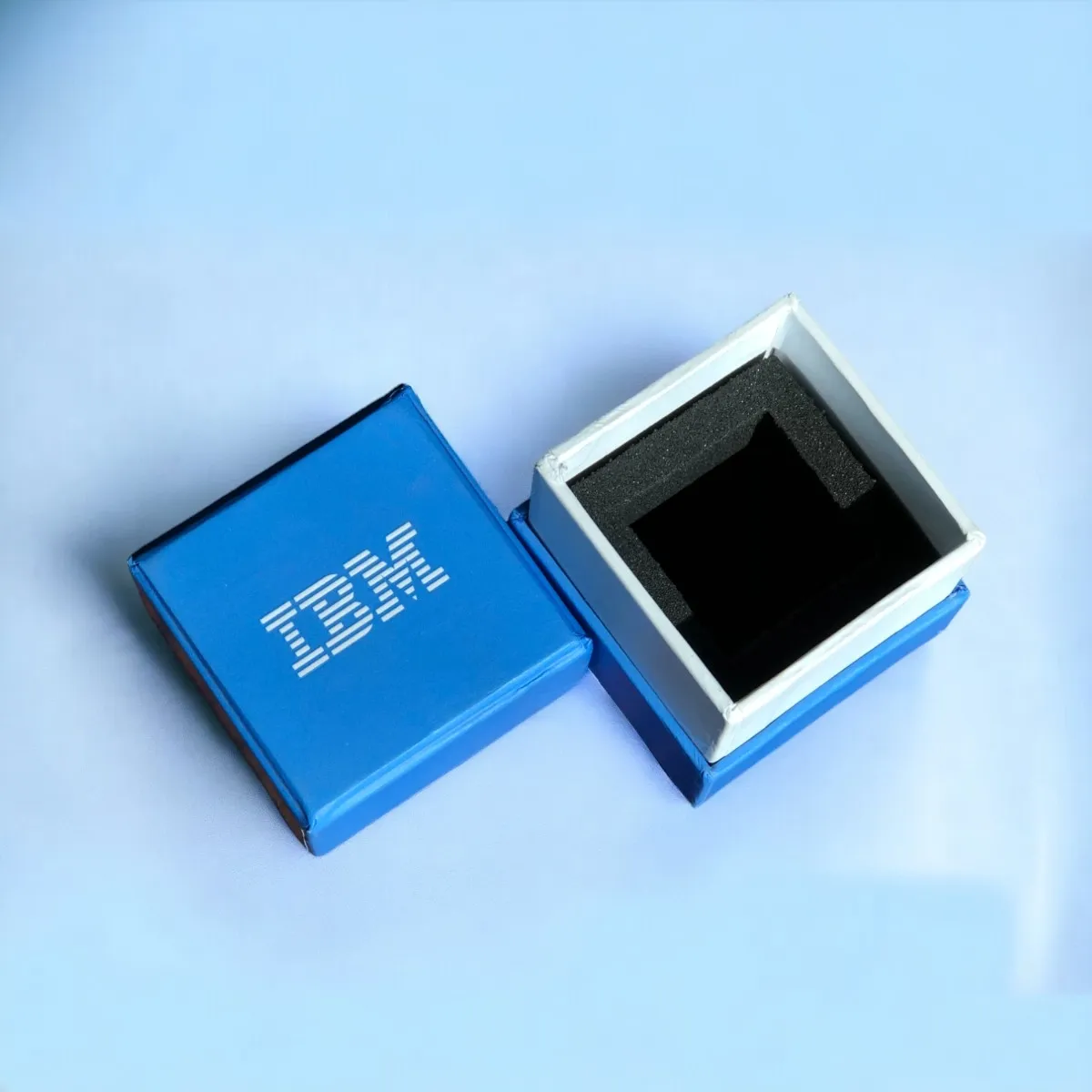 customized-shoulder-rigid-boxes-in-bulk